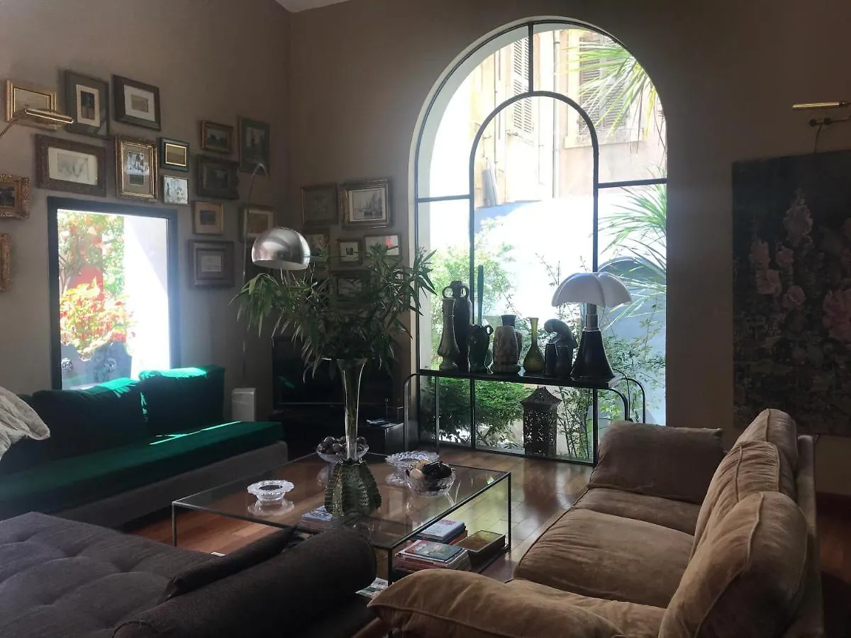 ***  Les Chambres De L'Abbaye Bed & Breakfast Marseille France